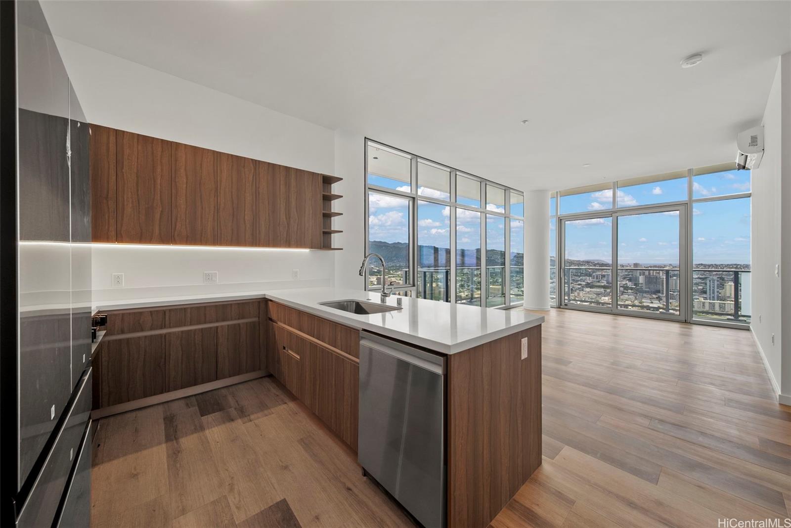 1500 Rycroft St Honolulu - Rental - photo 3 of 25