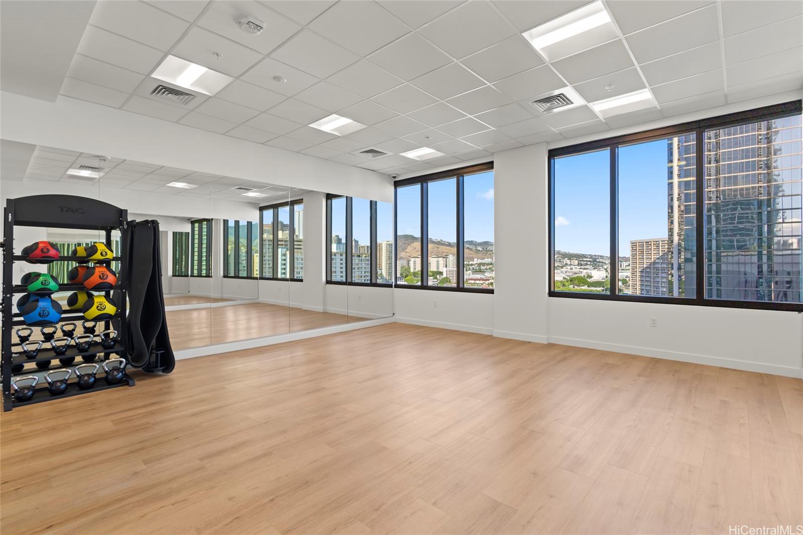 The Park on Keeaumoku condo # 4405R, Honolulu, Hawaii - photo 16 of 23