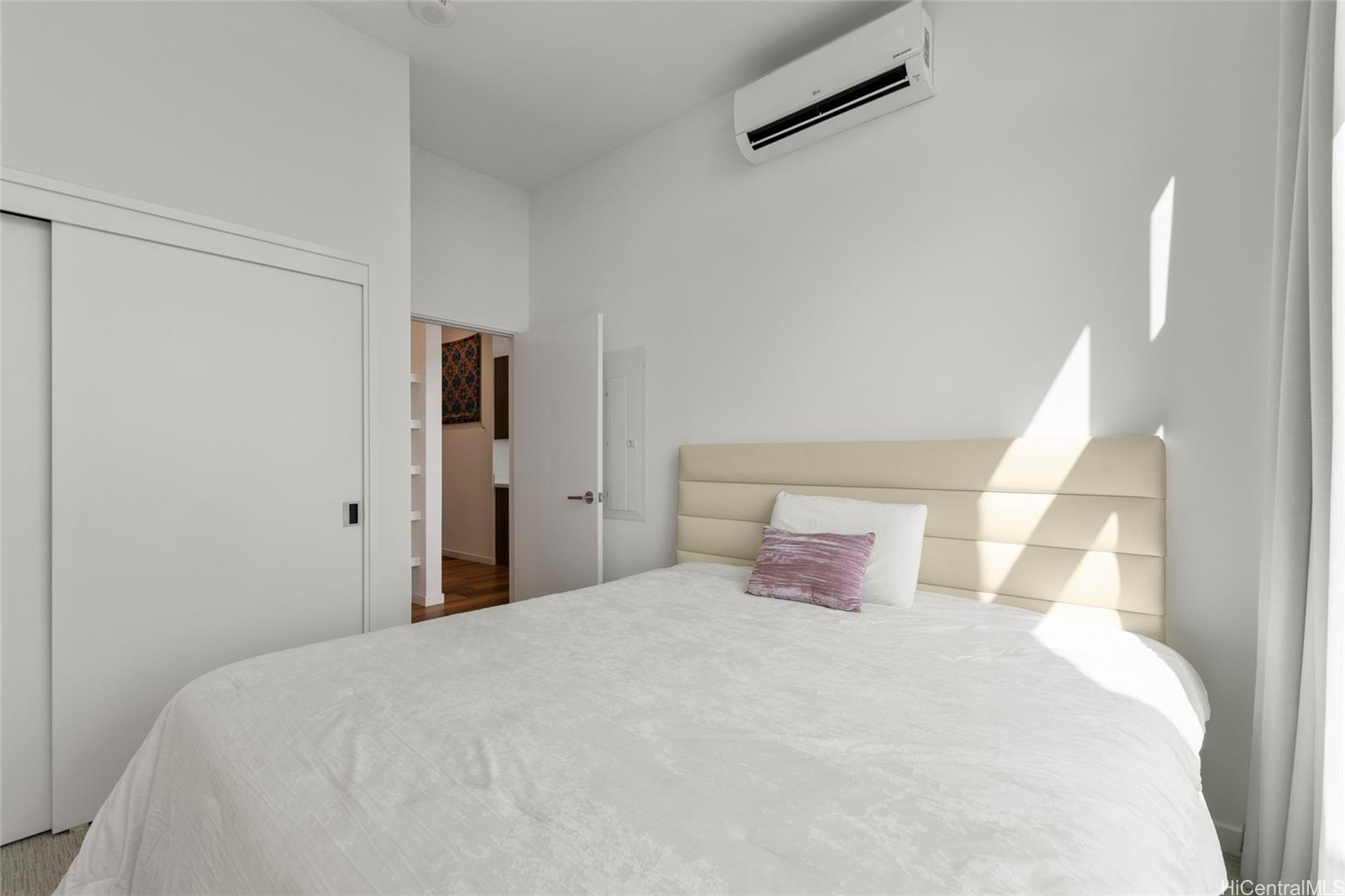 The Park on Keeaumoku condo # 4405R, Honolulu, Hawaii - photo 8 of 23