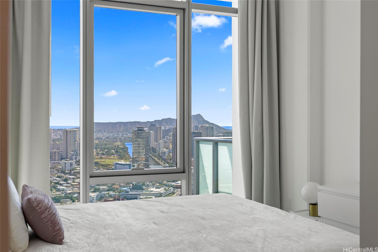 The Park on Keeaumoku condo # 4405R, Honolulu, Hawaii - photo 9 of 23