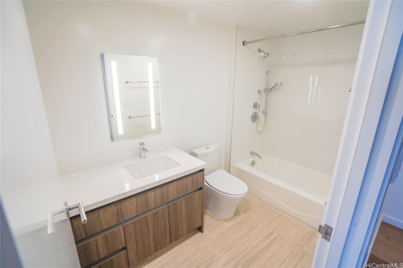 The Park on Keeaumoku condo # 808R, Honolulu, Hawaii - photo 3 of 15