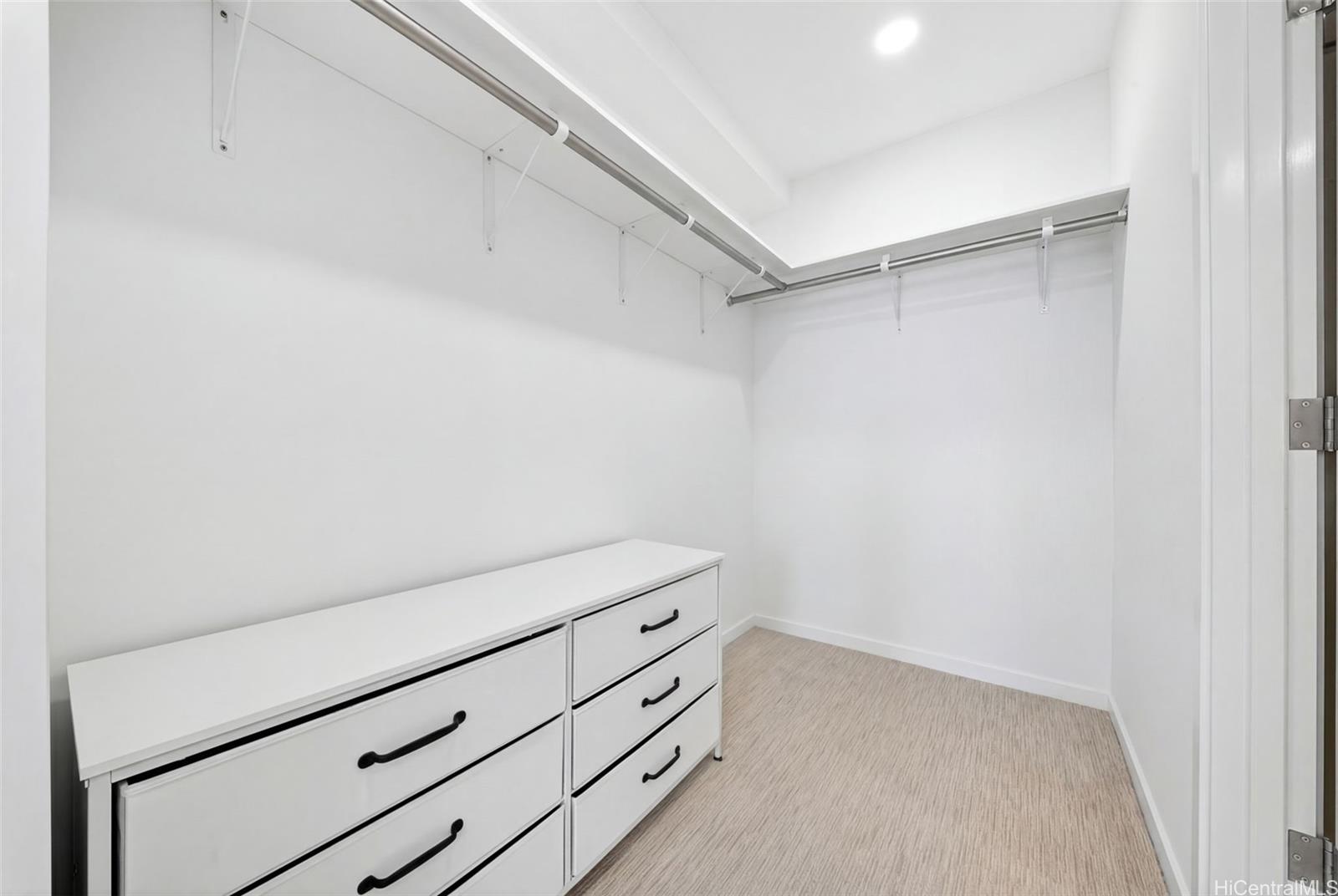 1500 Rycroft St Honolulu - Rental - photo 5 of 25