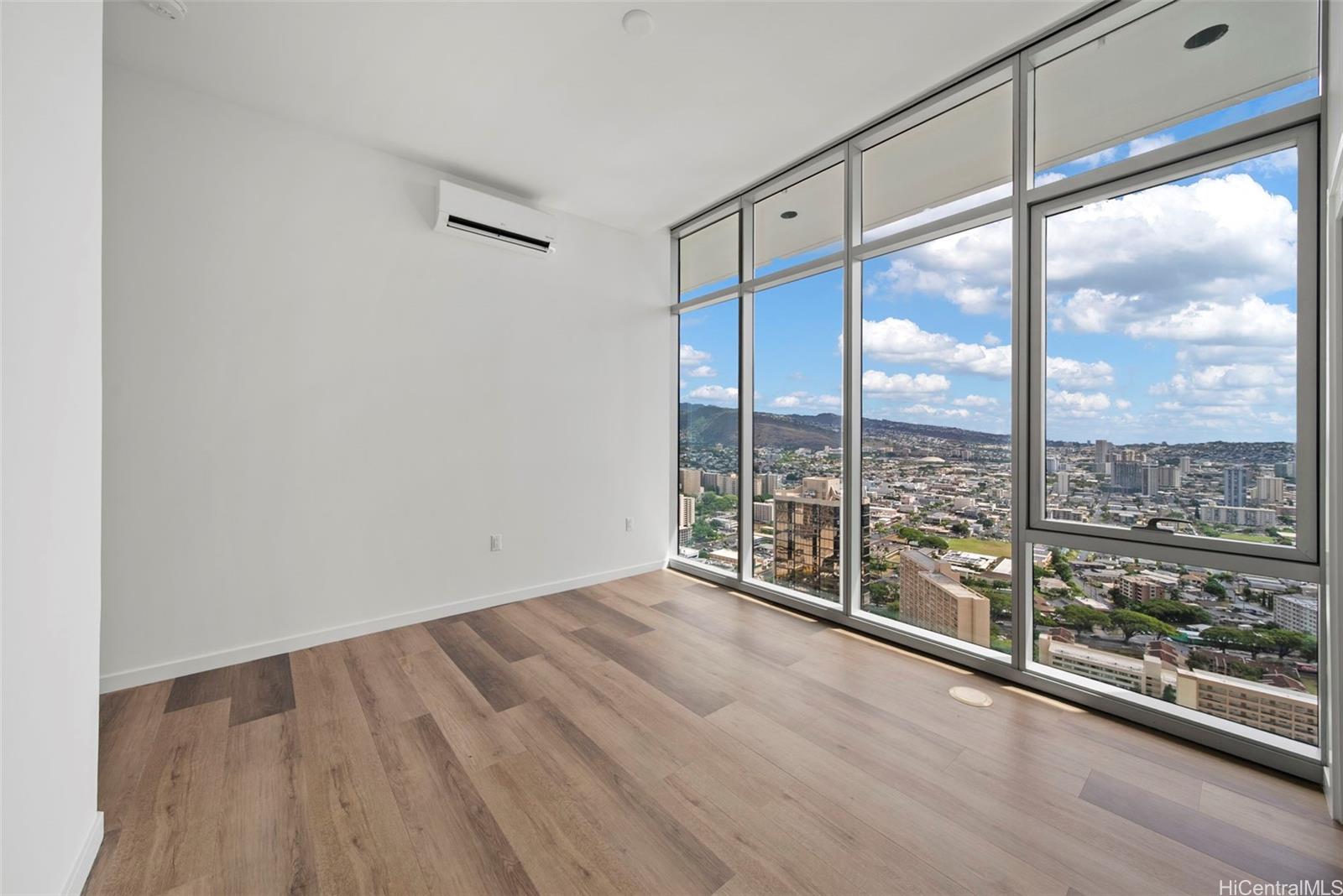 The Park on Keeaumoku condo # PH 4401, Honolulu, Hawaii - photo 2 of 12