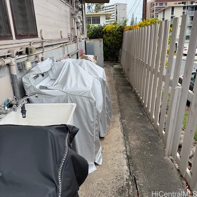 1503 Emerson St Honolulu - Rental - photo 9 of 10