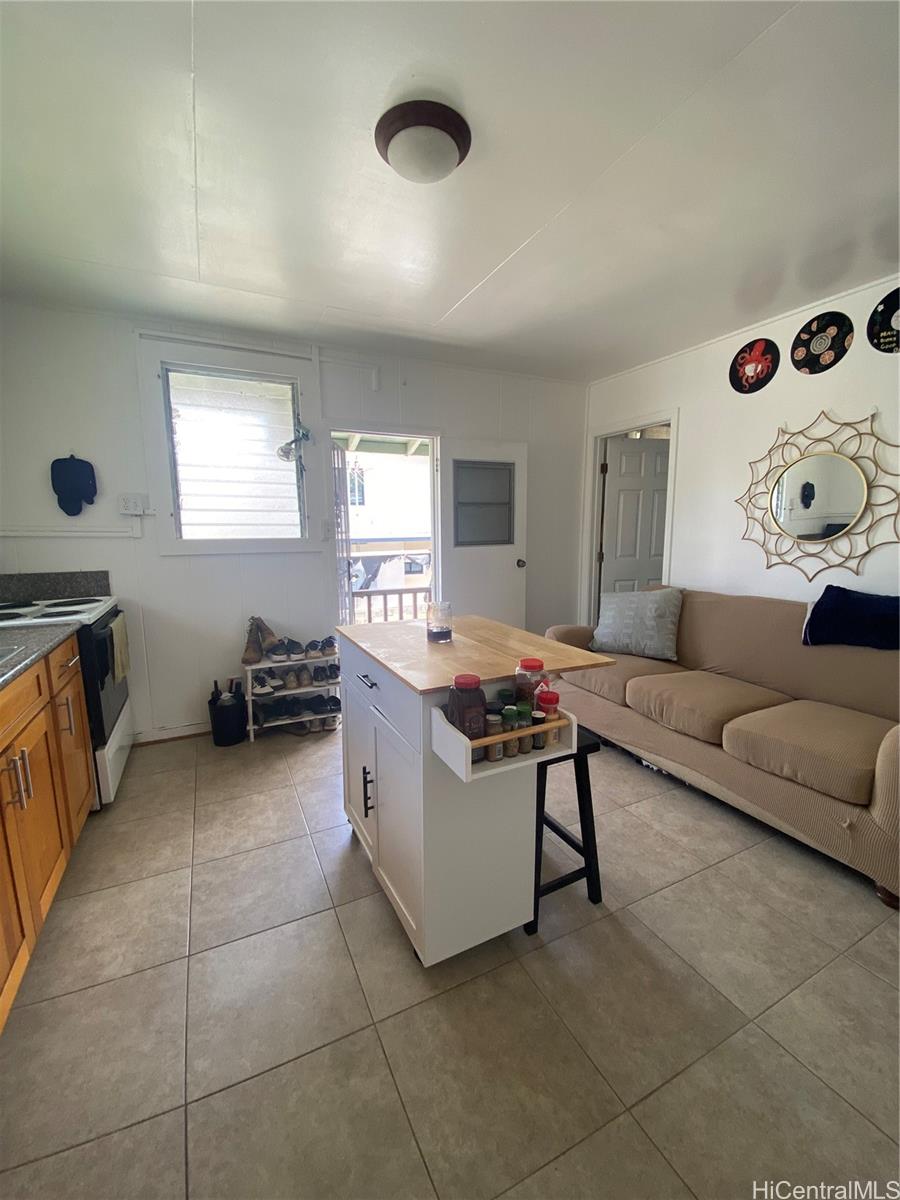 1504  Dominis Street Makiki Area, Honolulu home - photo 2 of 25