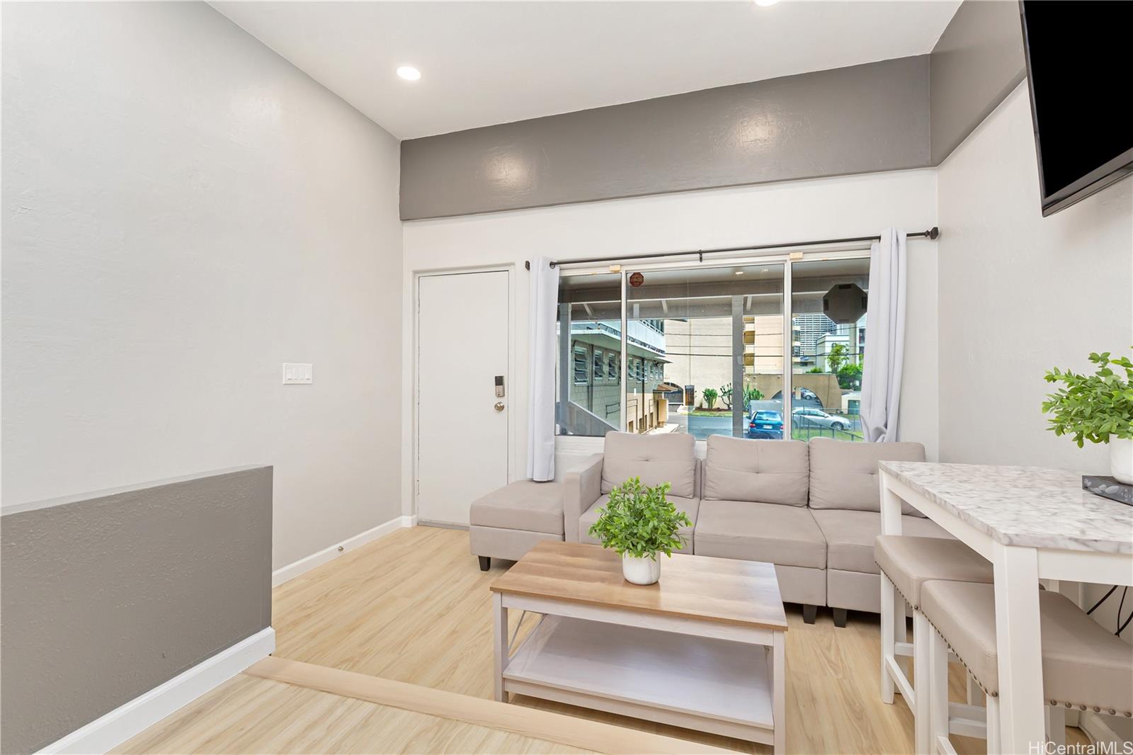 1508 Kewalo Street Honolulu - Rental - photo 3 of 18