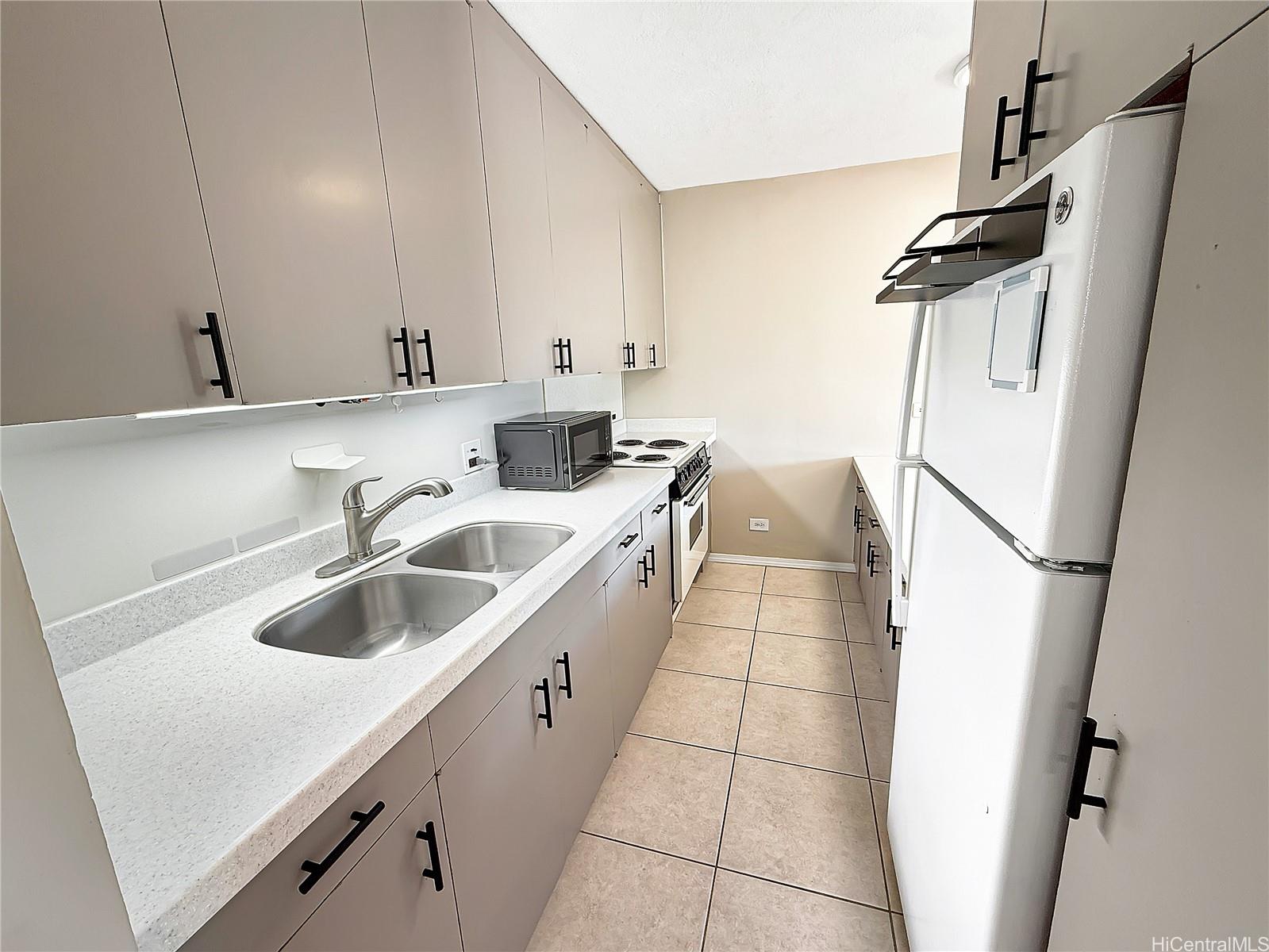 Queen Emma Gardens condo # 429, Honolulu, Hawaii - photo 3 of 23