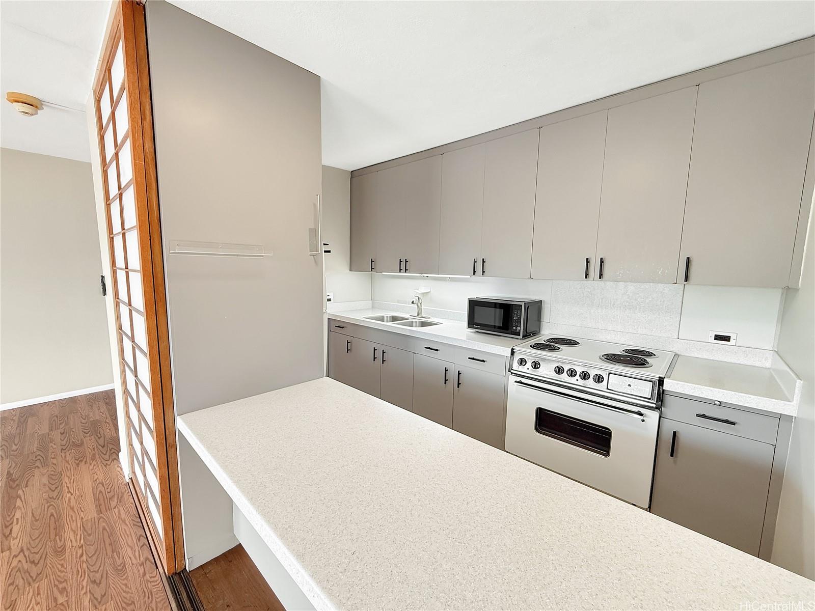 Queen Emma Gardens condo # 429, Honolulu, Hawaii - photo 4 of 23