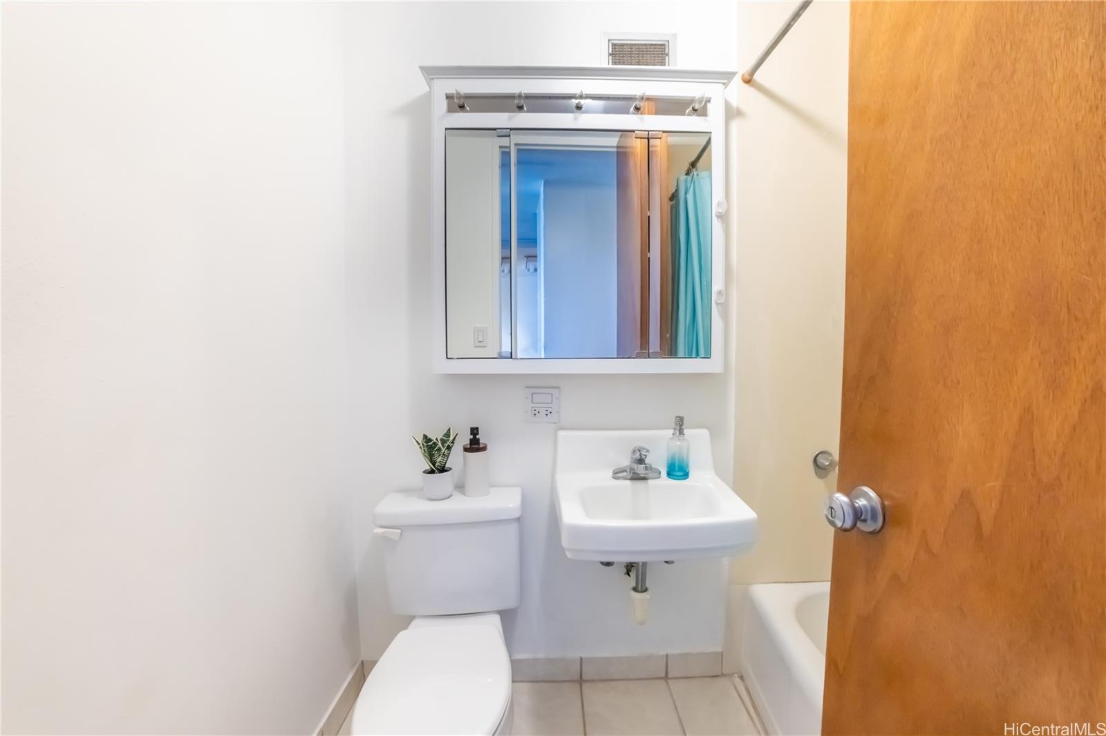 Queen Emma Gardens condo # 625, Honolulu, Hawaii - photo 6 of 16