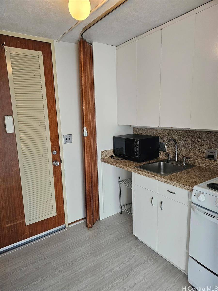 Queen Emma Gardens condo # 634, Honolulu, Hawaii - photo 3 of 7