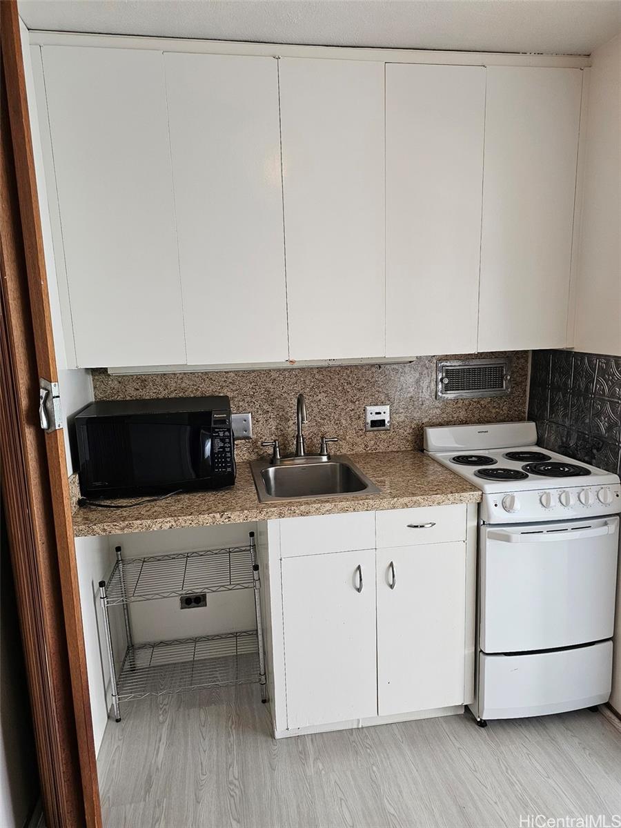 Queen Emma Gardens condo # 634, Honolulu, Hawaii - photo 4 of 7