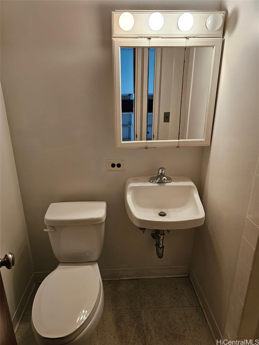 Queen Emma Gardens condo # 634, Honolulu, Hawaii - photo 5 of 7