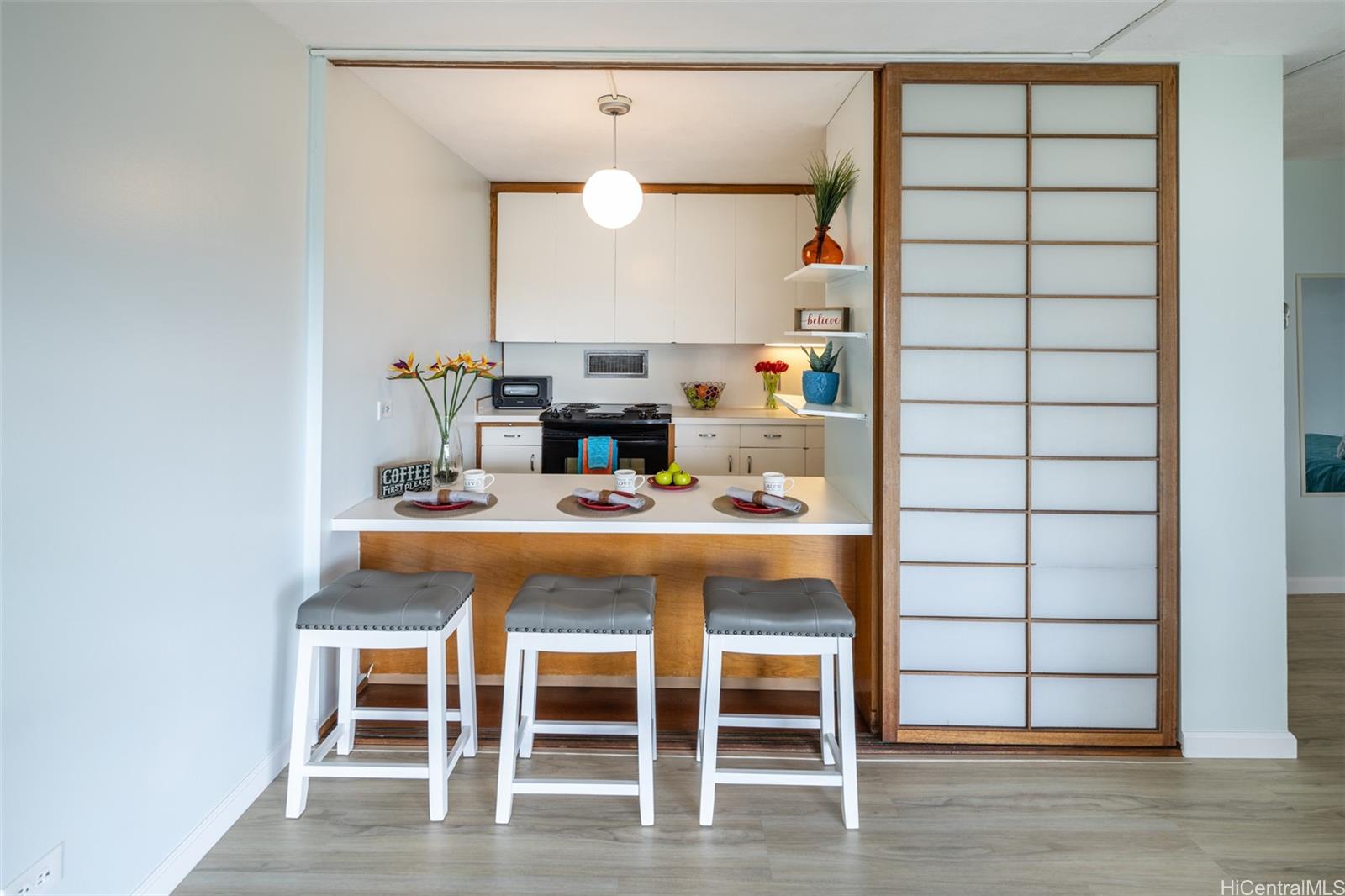 Queen Emma Gardens condo # 724, Honolulu, Hawaii - photo 3 of 25