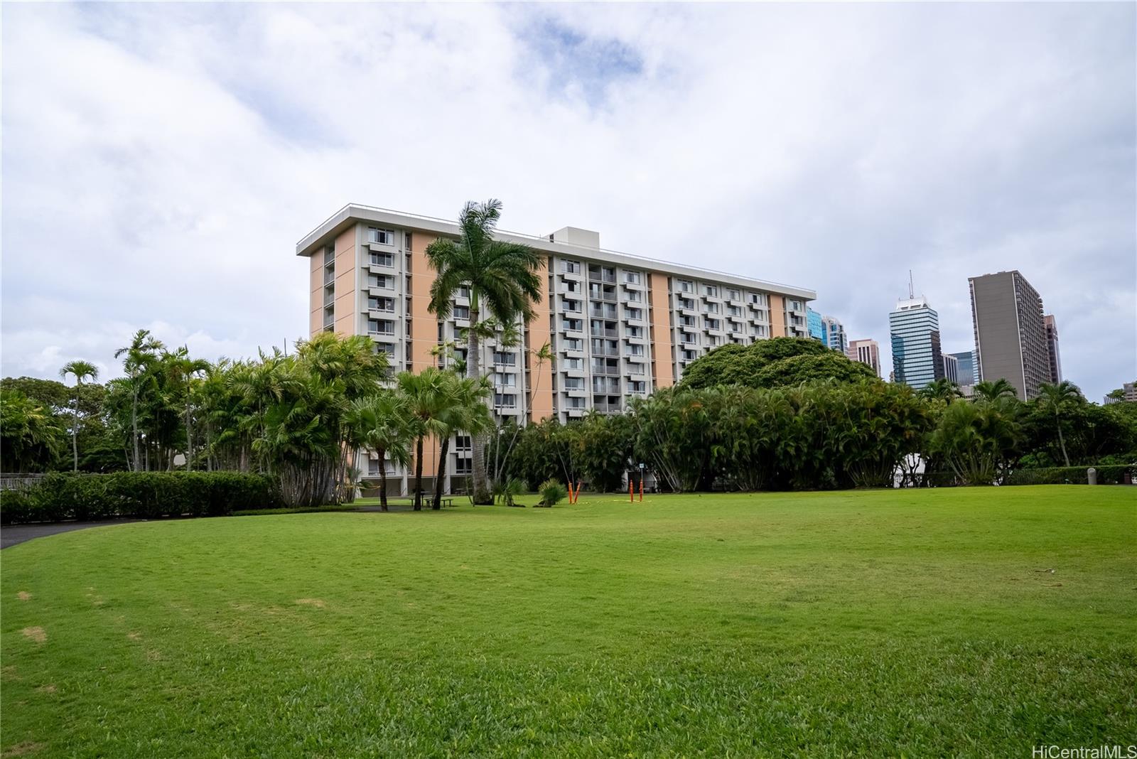 Queen Emma Gardens condo # 930, Honolulu, Hawaii - photo 6 of 11