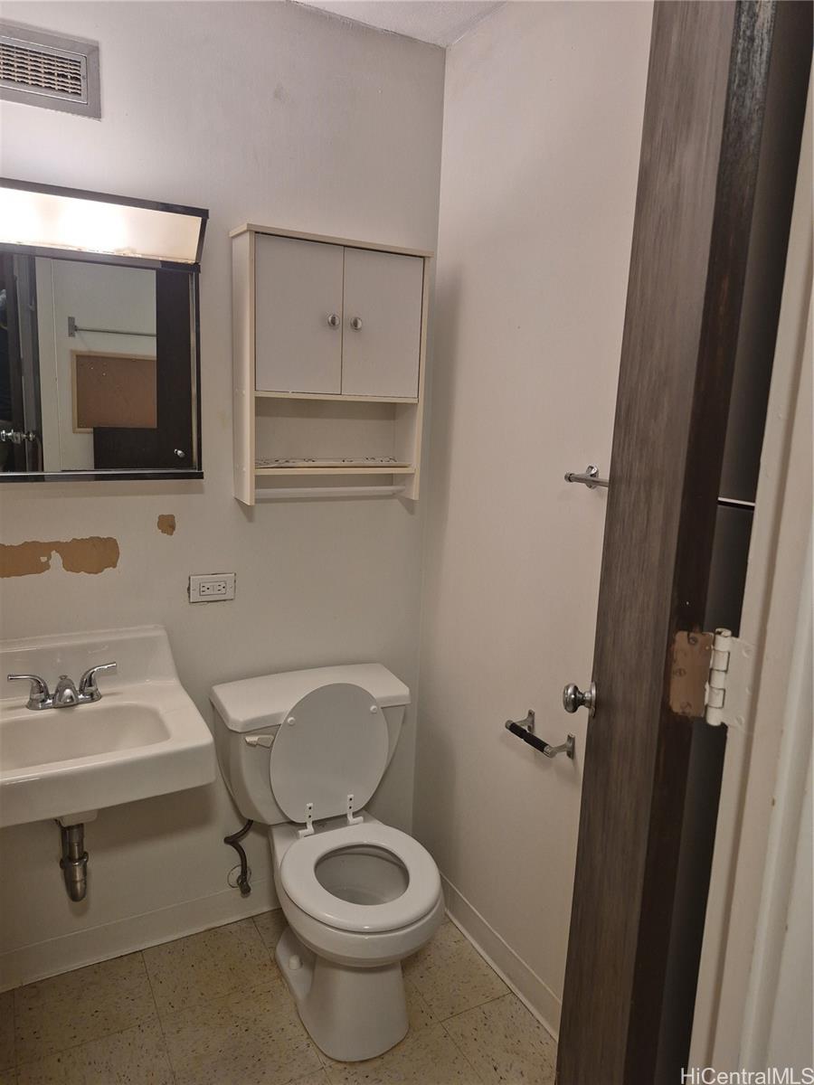 Queen Emma Gardens condo # 935, Honolulu, Hawaii - photo 7 of 13