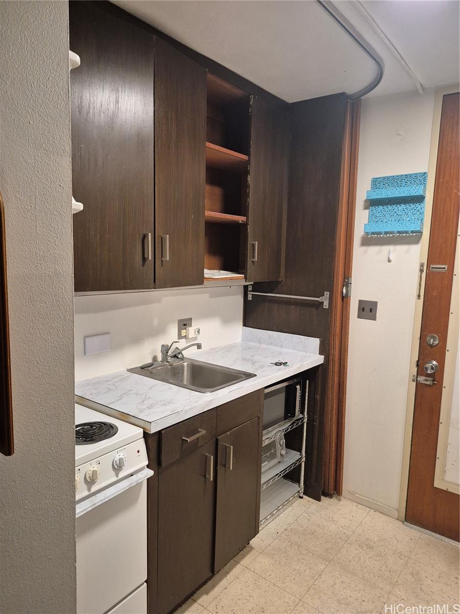 Queen Emma Gardens condo # 935, Honolulu, Hawaii - photo 8 of 13