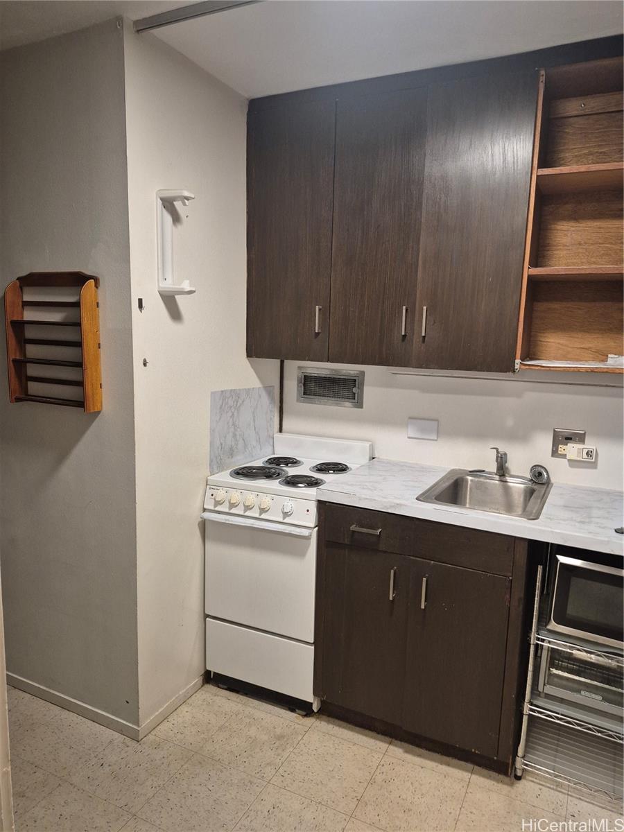 Queen Emma Gardens condo # 935, Honolulu, Hawaii - photo 10 of 13