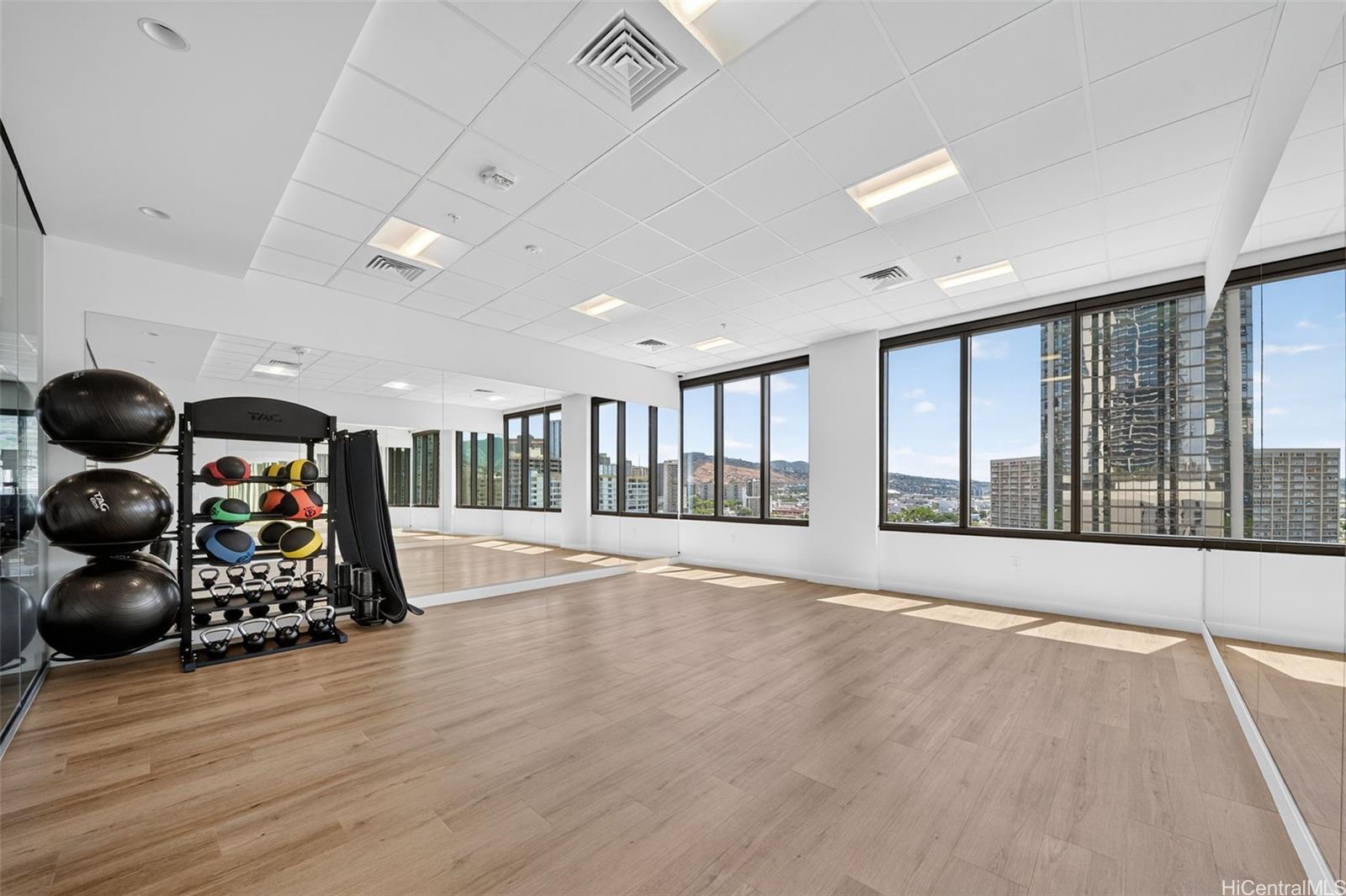 The Park on Keeaumoku condo # 1800, Honolulu, Hawaii - photo 20 of 24