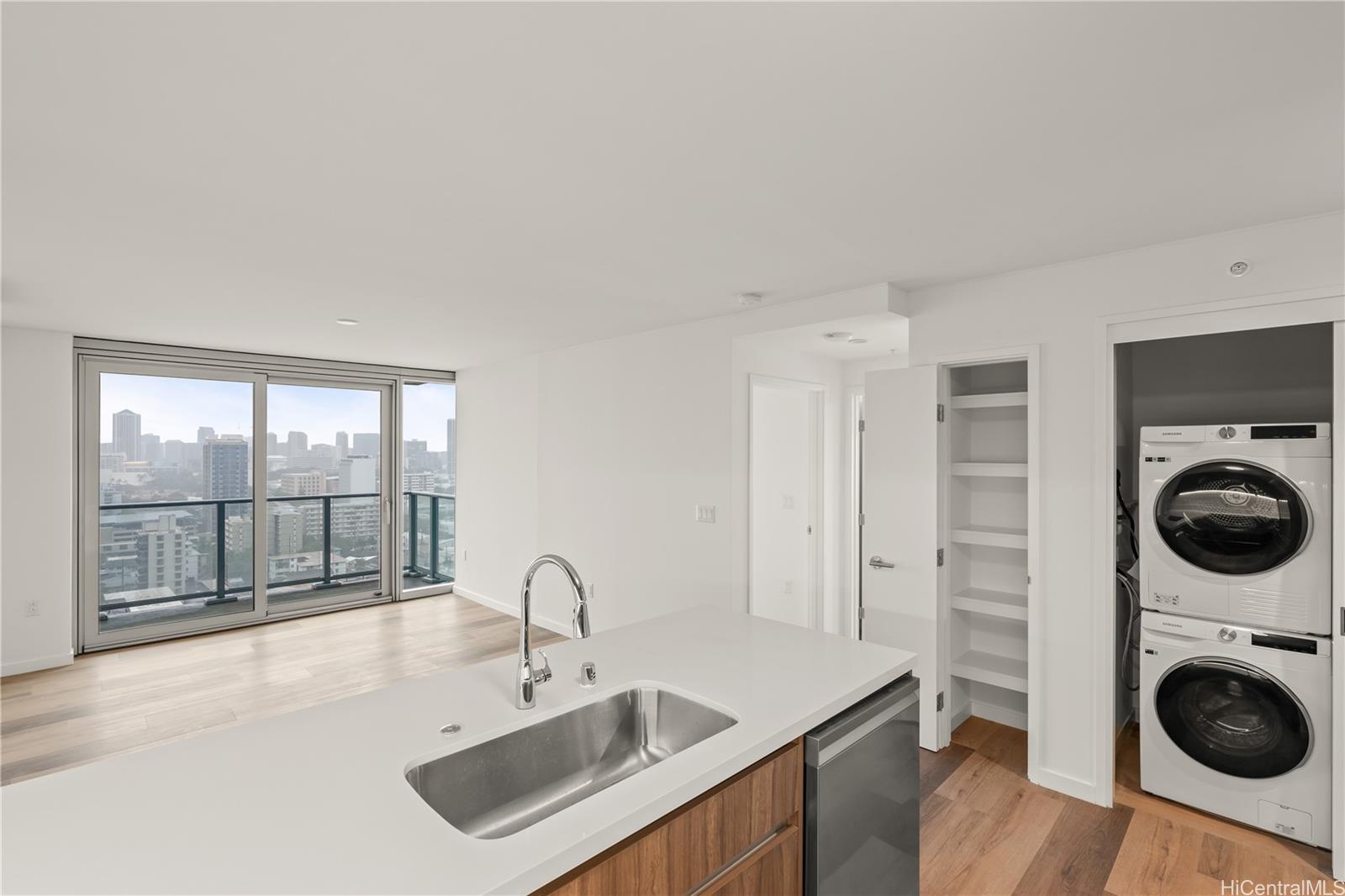 The Park on Keeaumoku condo # 1802, Honolulu, Hawaii - photo 4 of 25