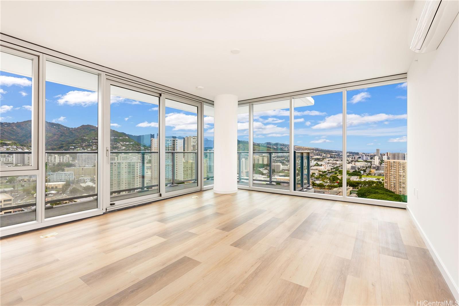 The Park on Keeaumoku condo # 2211, Honolulu, Hawaii - photo 2 of 25