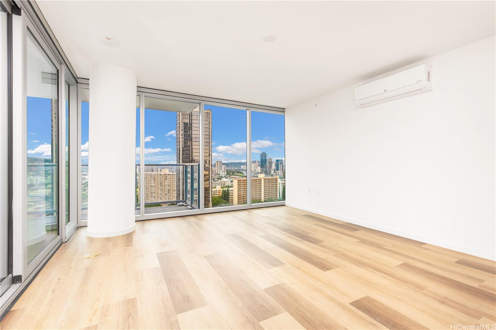 The Park on Keeaumoku condo # 2211, Honolulu, Hawaii - photo 3 of 25