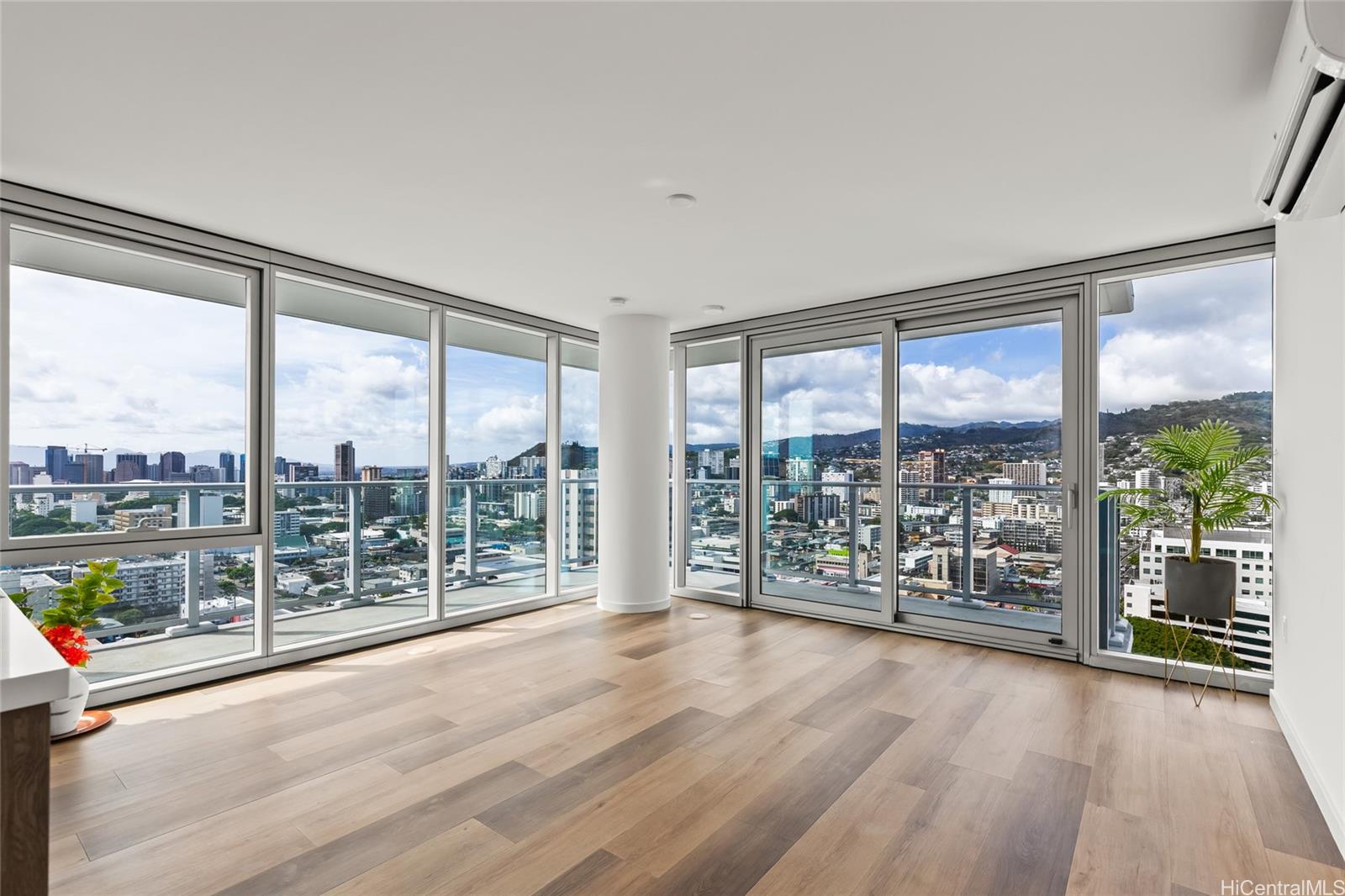 The Park on Keeaumoku condo # 2312, Honolulu, Hawaii - photo 2 of 25