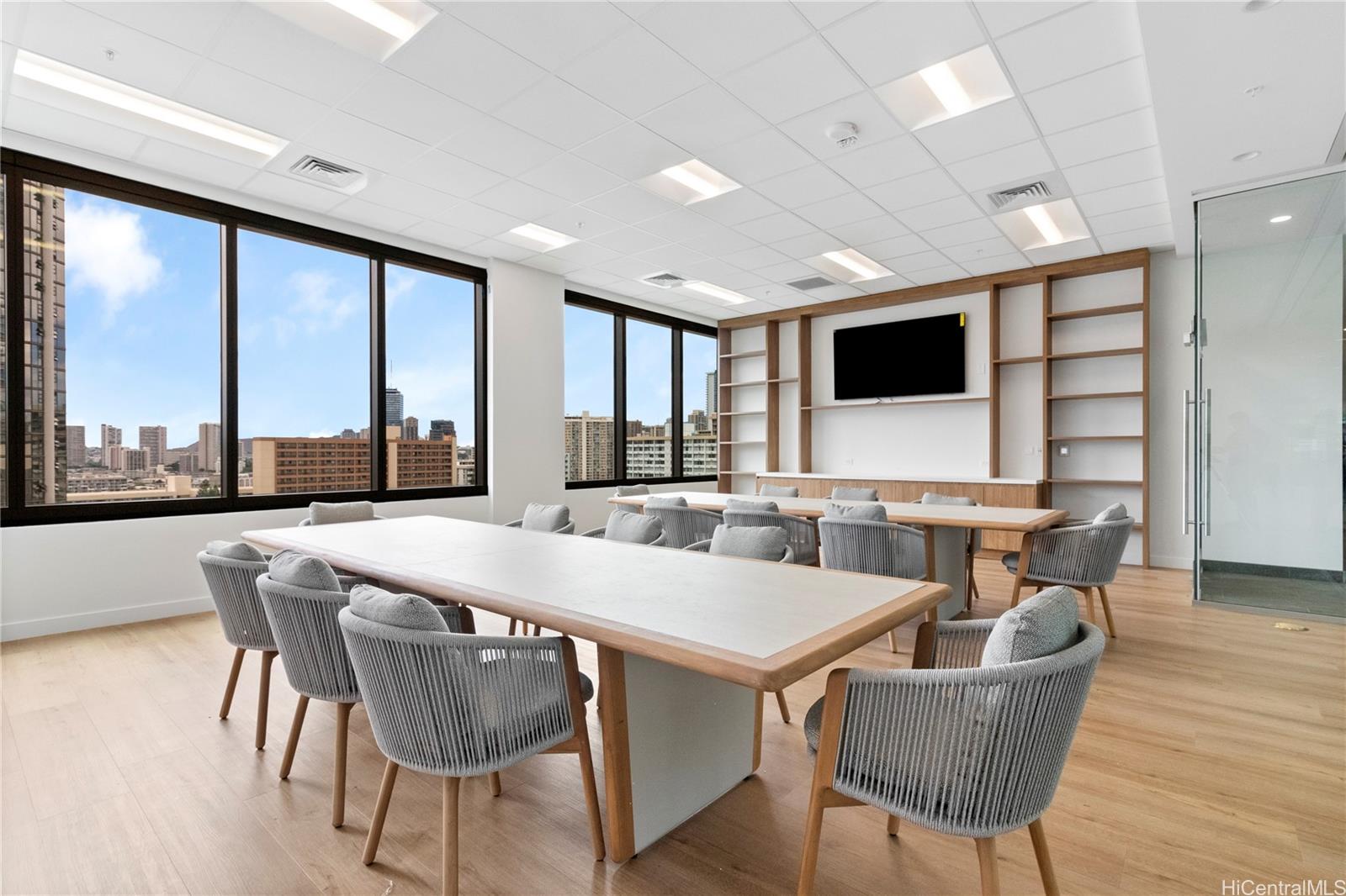 The Park on Keeaumoku condo # 2402, Honolulu, Hawaii - photo 23 of 25