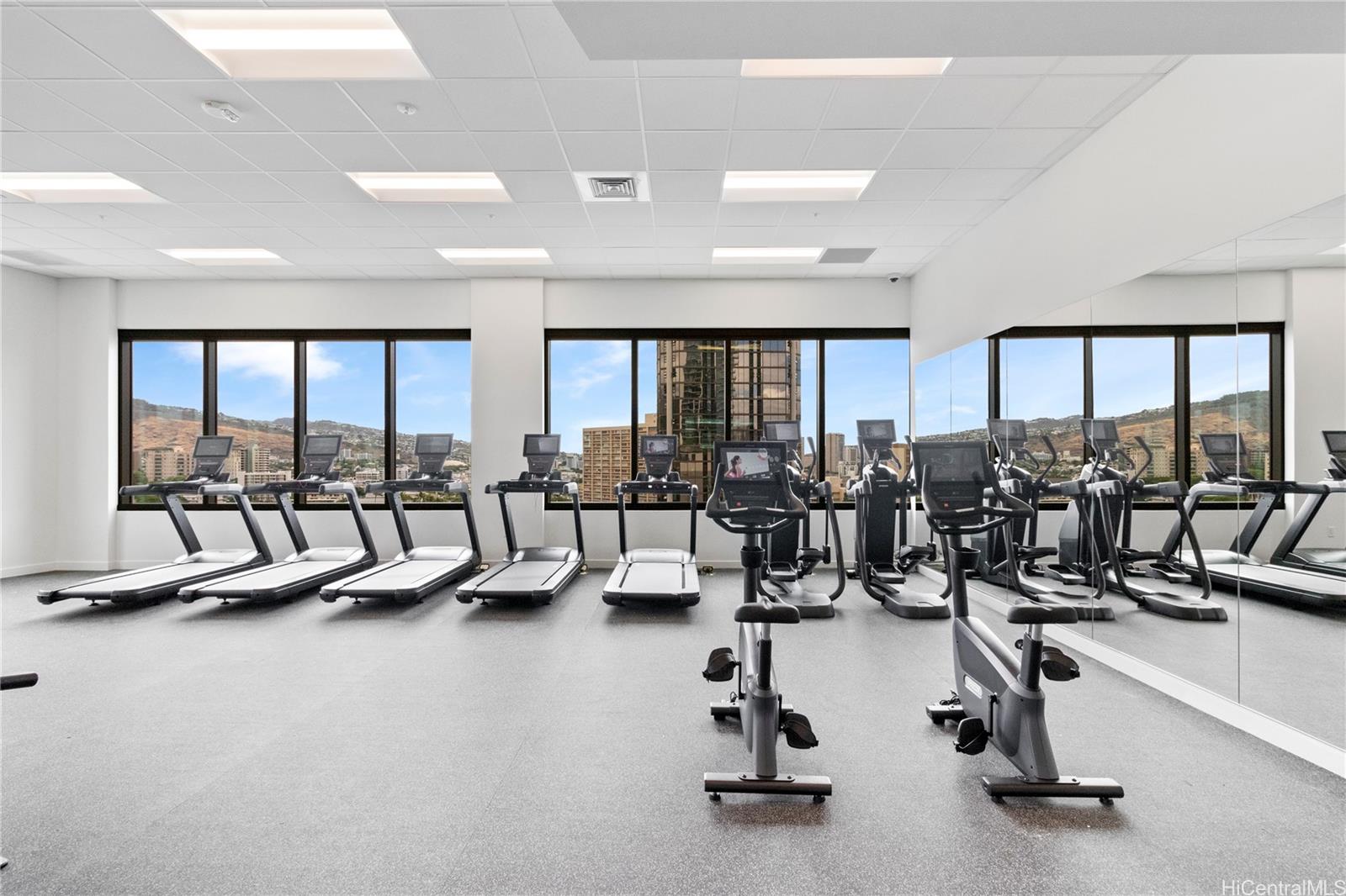 The Park on Keeaumoku condo # 2402, Honolulu, Hawaii - photo 24 of 25