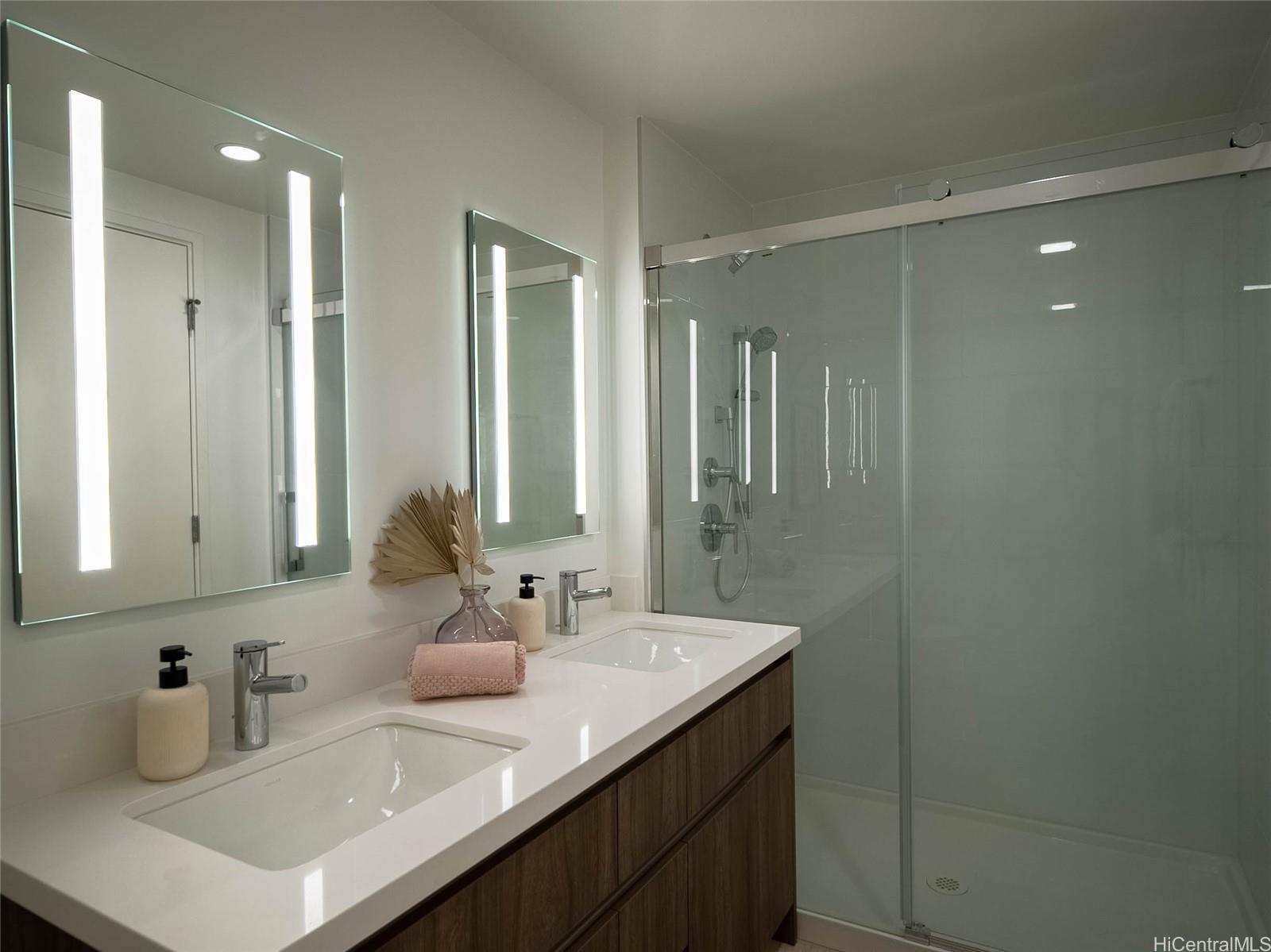 The Park on Keeaumoku condo # 2718, Honolulu, Hawaii - photo 4 of 25