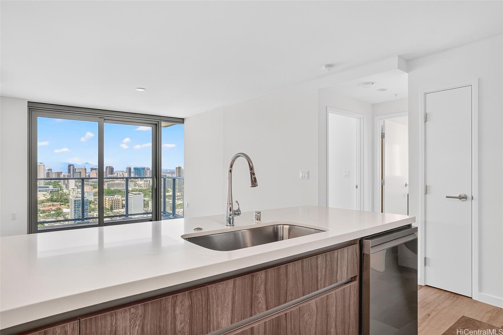 The Park on Keeaumoku condo # 3202, Honolulu, Hawaii - photo 6 of 25