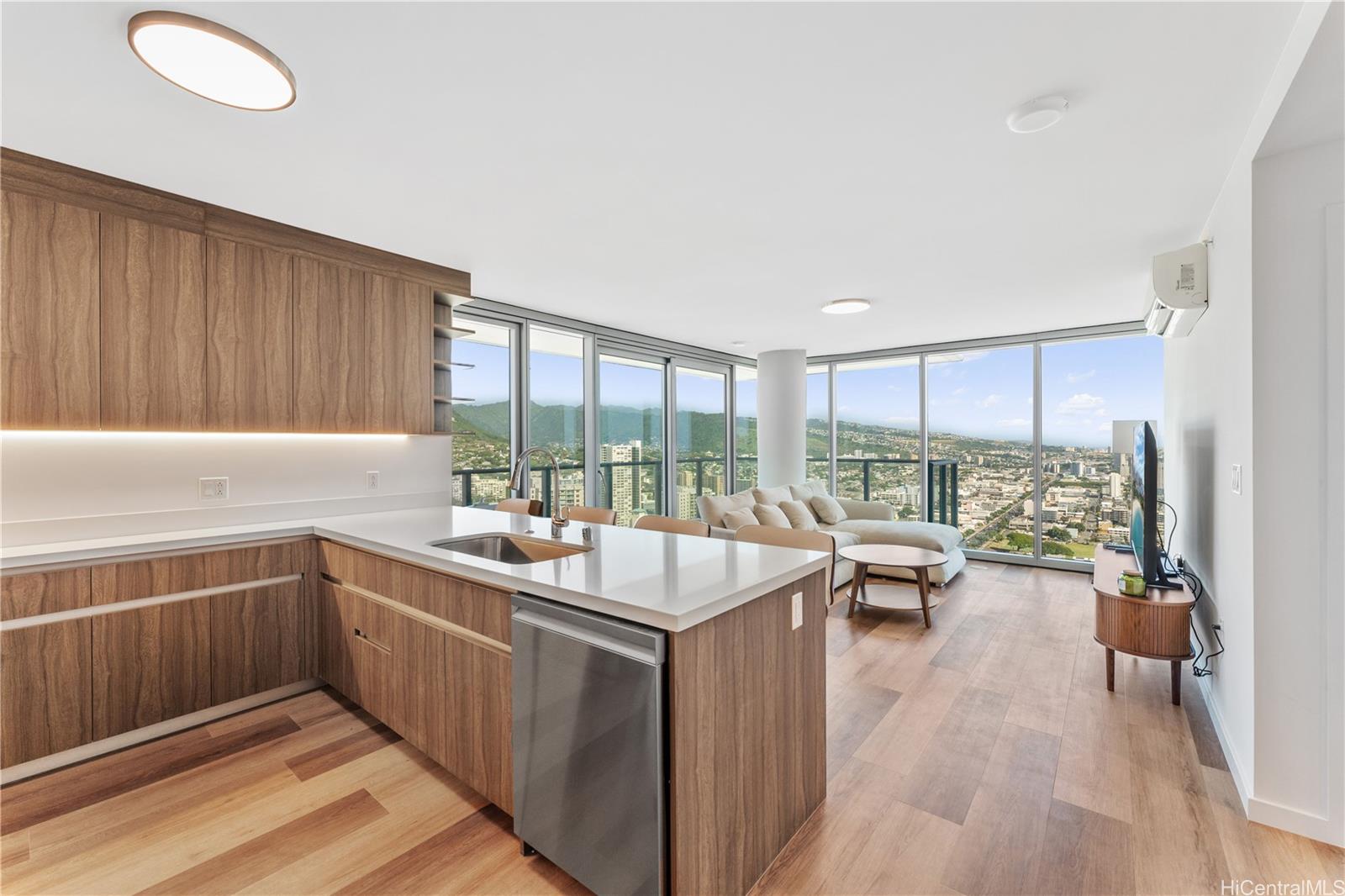 The Park on Keeaumoku condo # 3819, Honolulu, Hawaii - photo 2 of 19