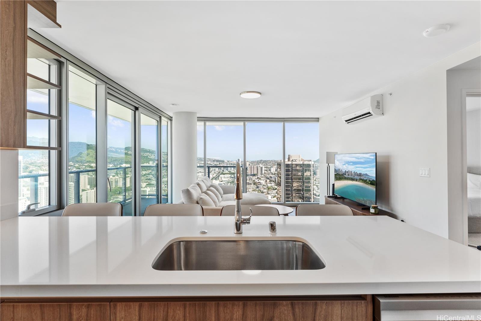 The Park on Keeaumoku condo # 3819, Honolulu, Hawaii - photo 3 of 19