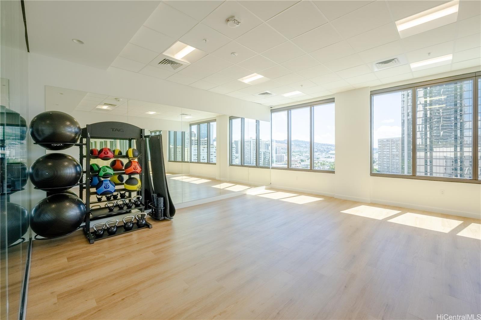 The Park on Keeaumoku condo # 3900, Honolulu, Hawaii - photo 5 of 19