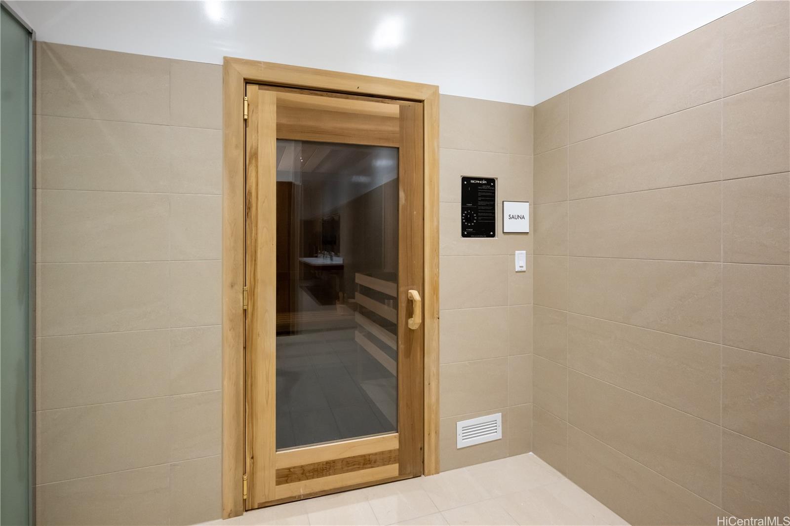 The Park on Keeaumoku condo # 3900, Honolulu, Hawaii - photo 10 of 19