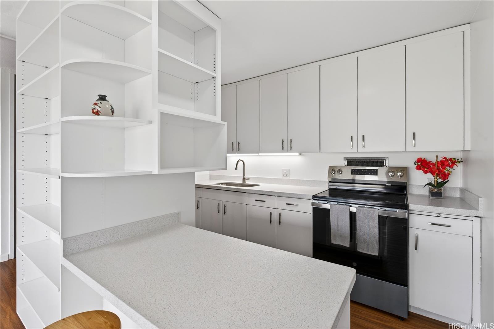 Queen Emma Gardens condo # 1250, Honolulu, Hawaii - photo 20 of 23