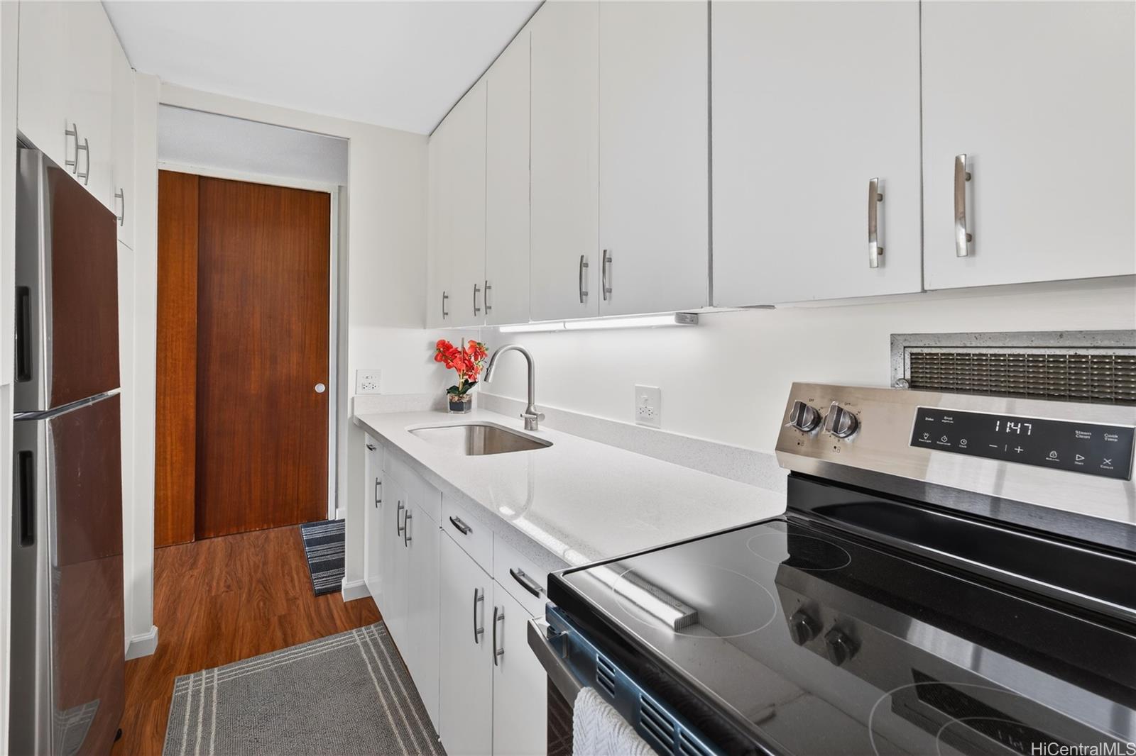 Queen Emma Gardens condo # 1250, Honolulu, Hawaii - photo 5 of 24