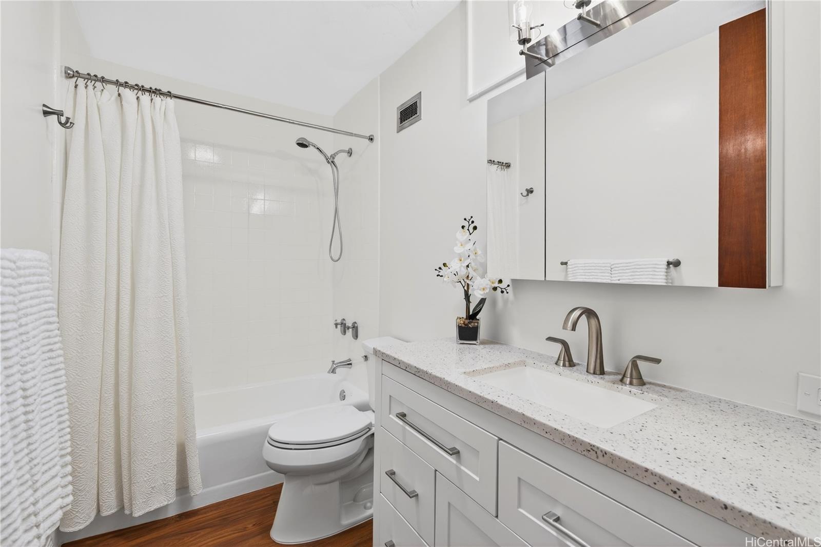 Queen Emma Gardens condo # 1250, Honolulu, Hawaii - photo 9 of 24