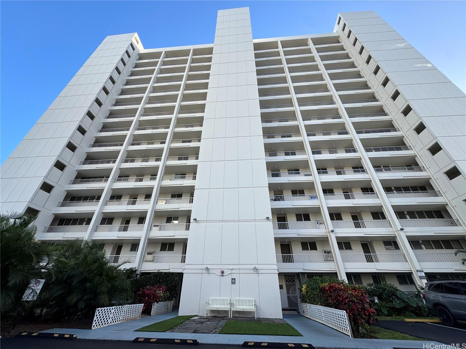Sky Tower Apts condo # 1003, Honolulu, Hawaii - photo 2 of 16