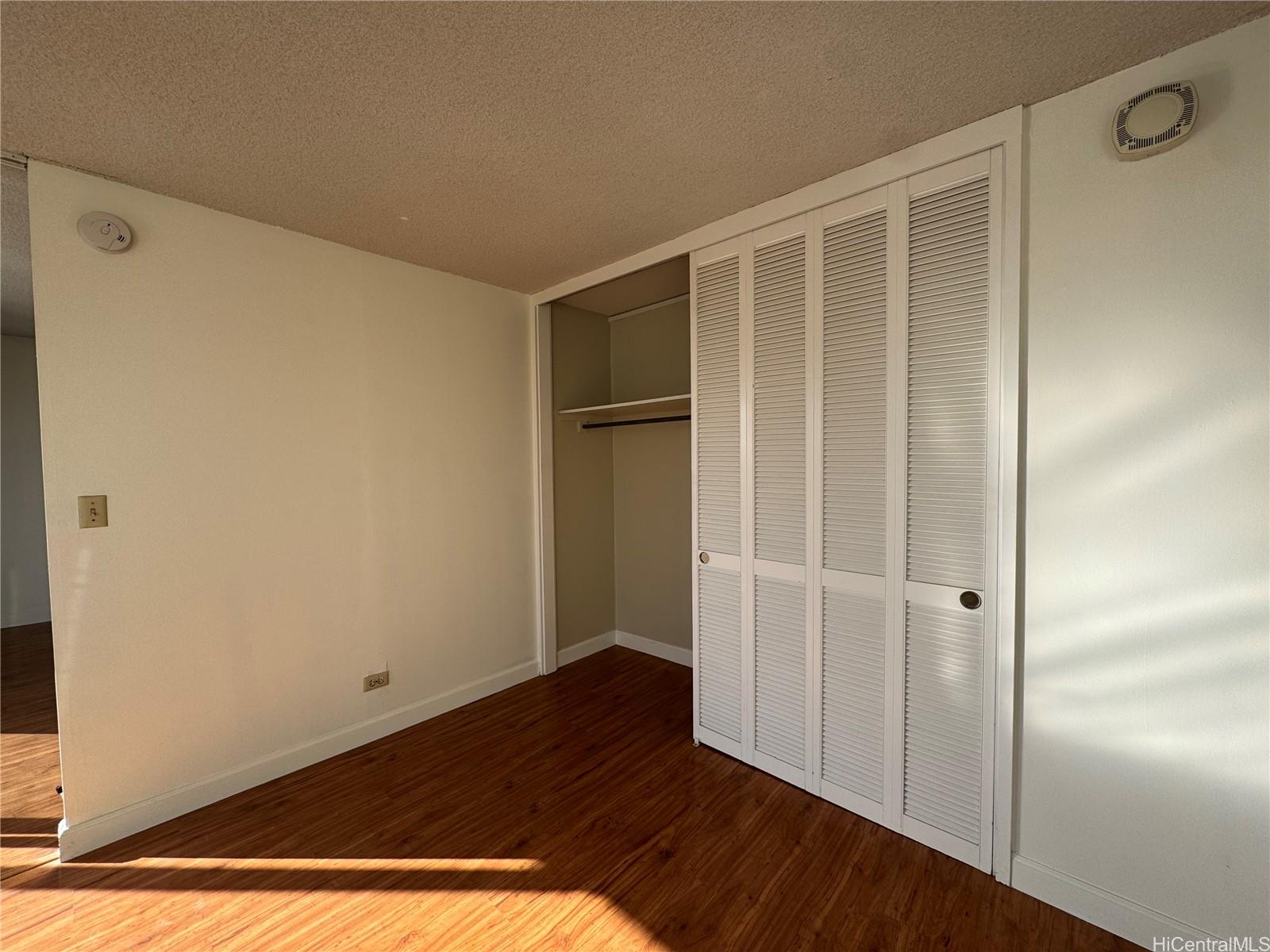 Sky Tower Apts condo # 1003, Honolulu, Hawaii - photo 3 of 16