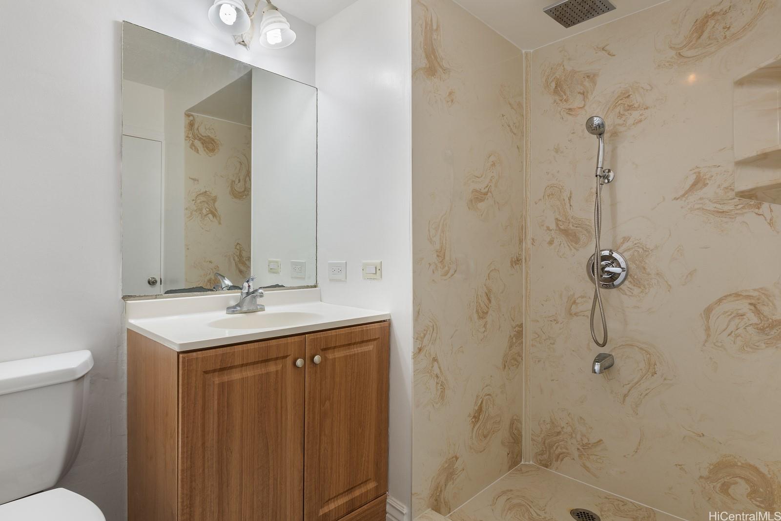 Sky Tower Apts condo # 304, Honolulu, Hawaii - photo 4 of 19