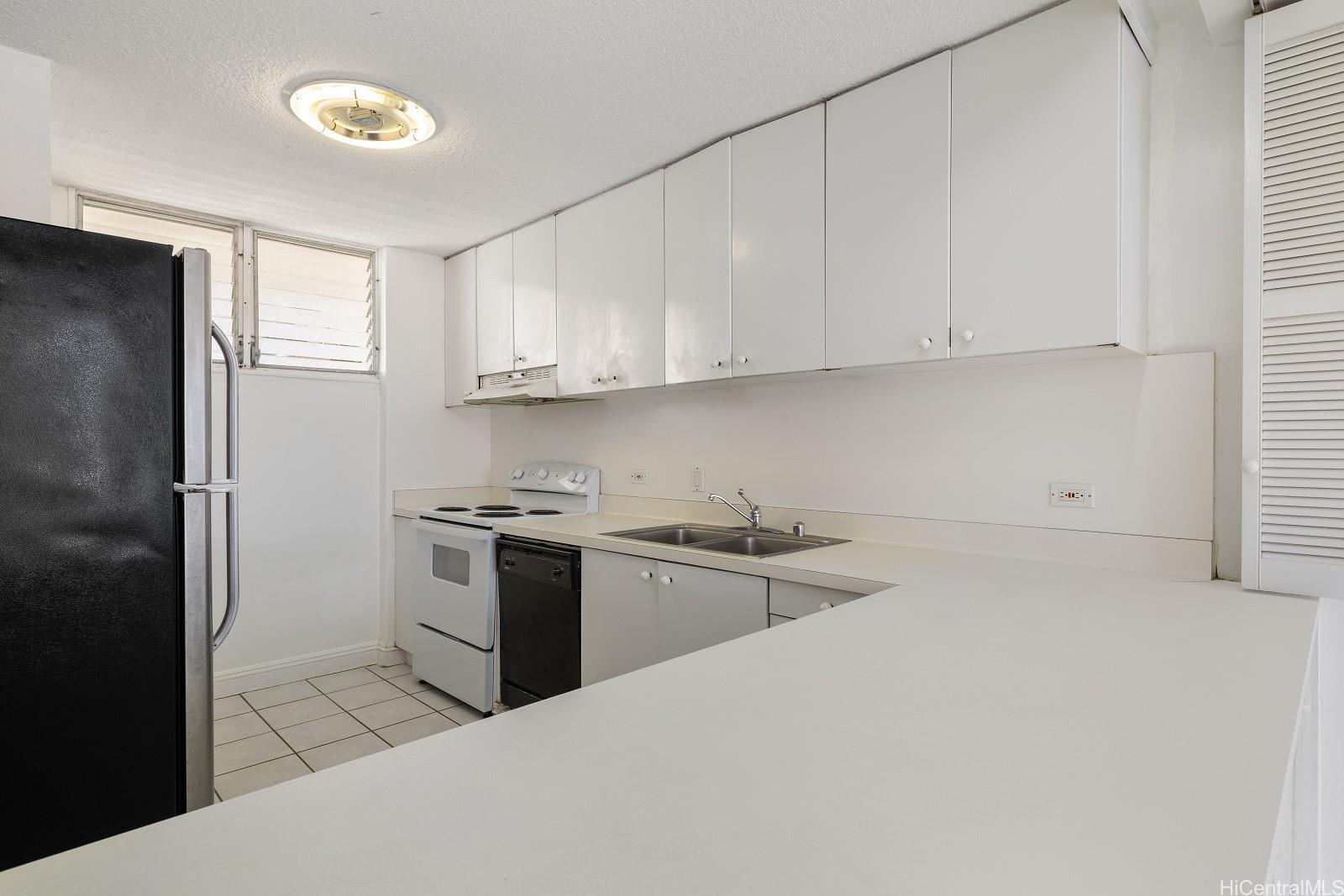 Sky Tower Apts condo # 304, Honolulu, Hawaii - photo 6 of 19