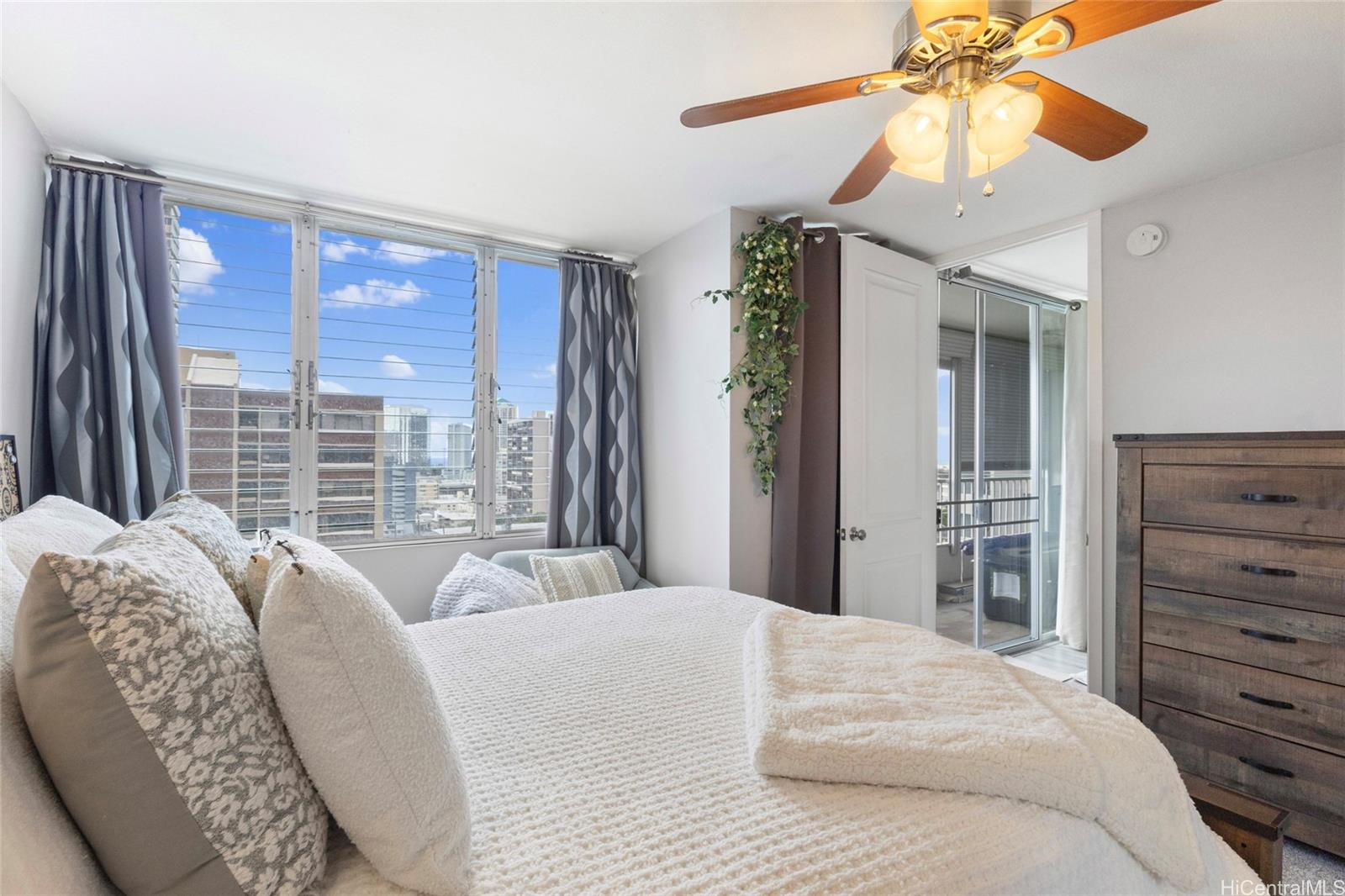 1515 Ward Ave Honolulu - Rental - photo 13 of 24