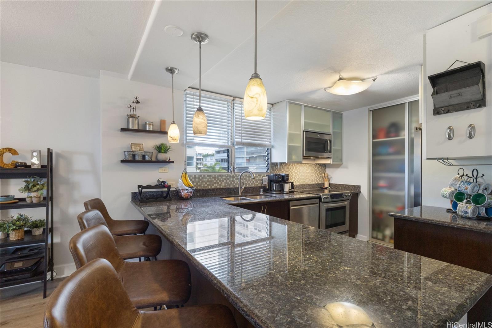 1515 Ward Ave Honolulu - Rental - photo 4 of 24