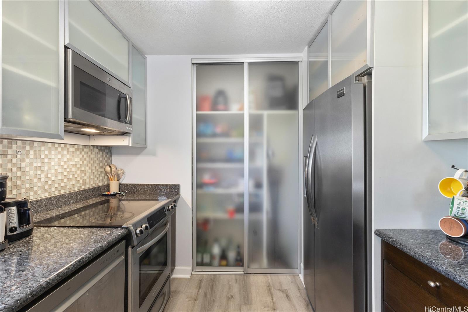 1515 Ward Ave Honolulu - Rental - photo 5 of 24