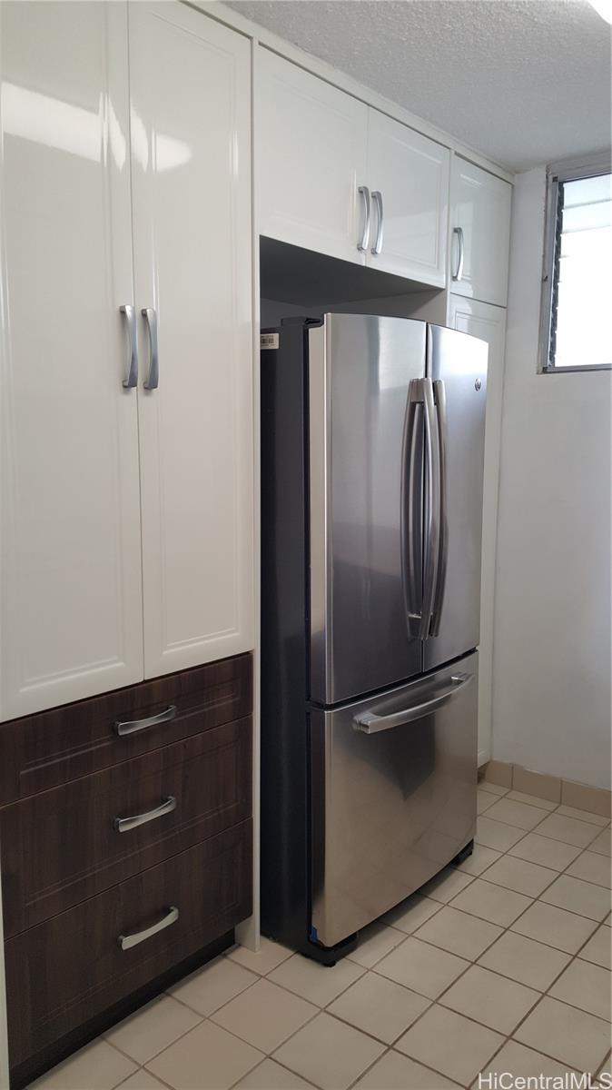 Sky Tower Apts condo # 704, Honolulu, Hawaii - photo 3 of 12