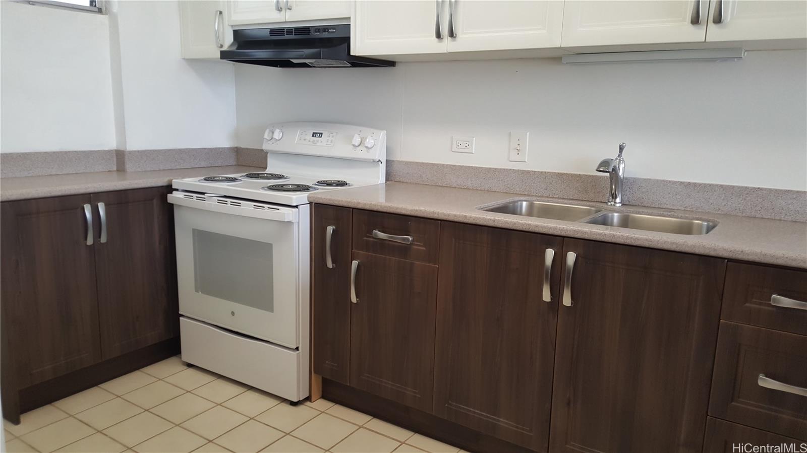 Sky Tower Apts condo # 704, Honolulu, Hawaii - photo 4 of 12