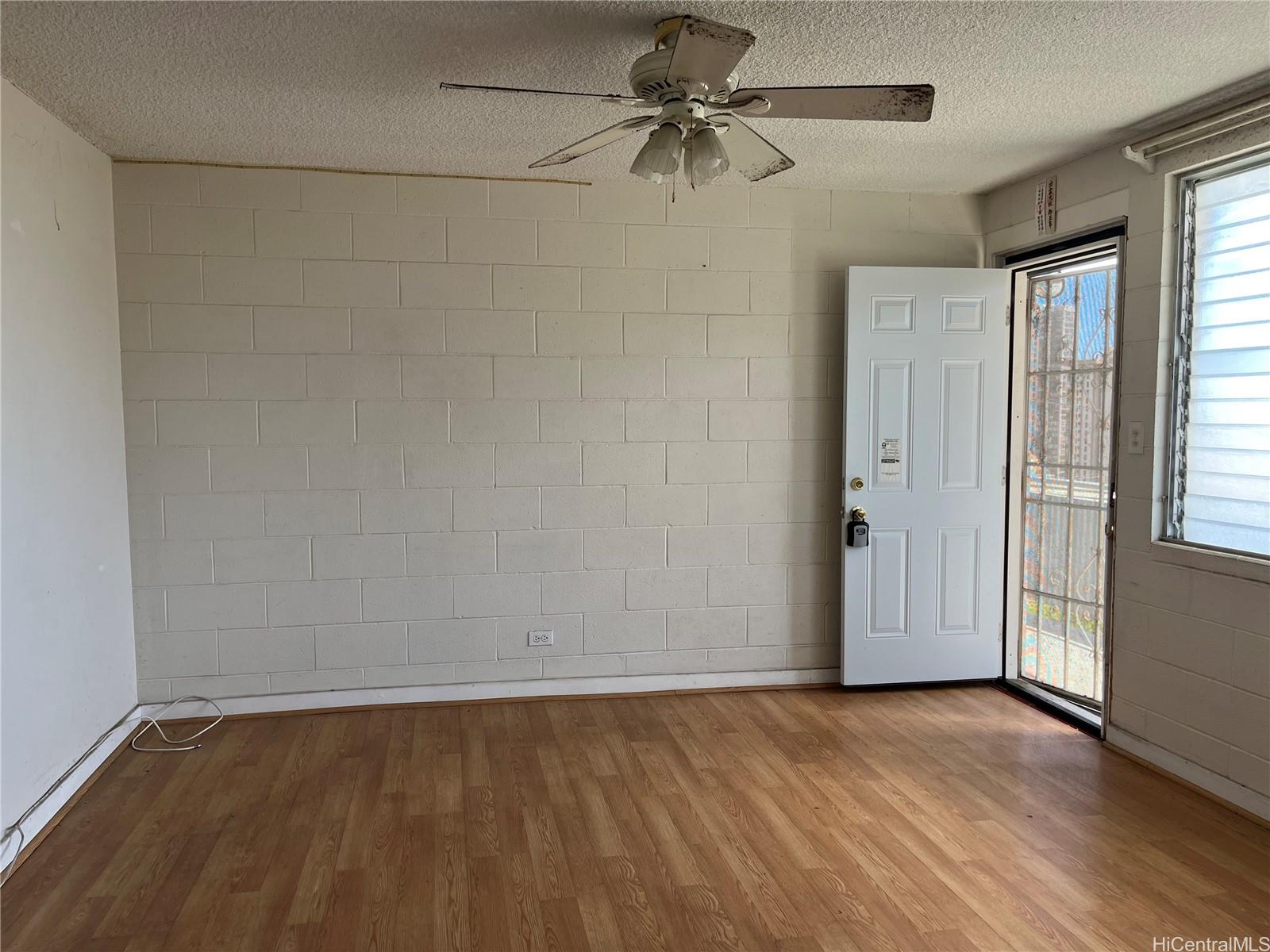 Emerson Plaza condo # 104, Honolulu, Hawaii - photo 4 of 9