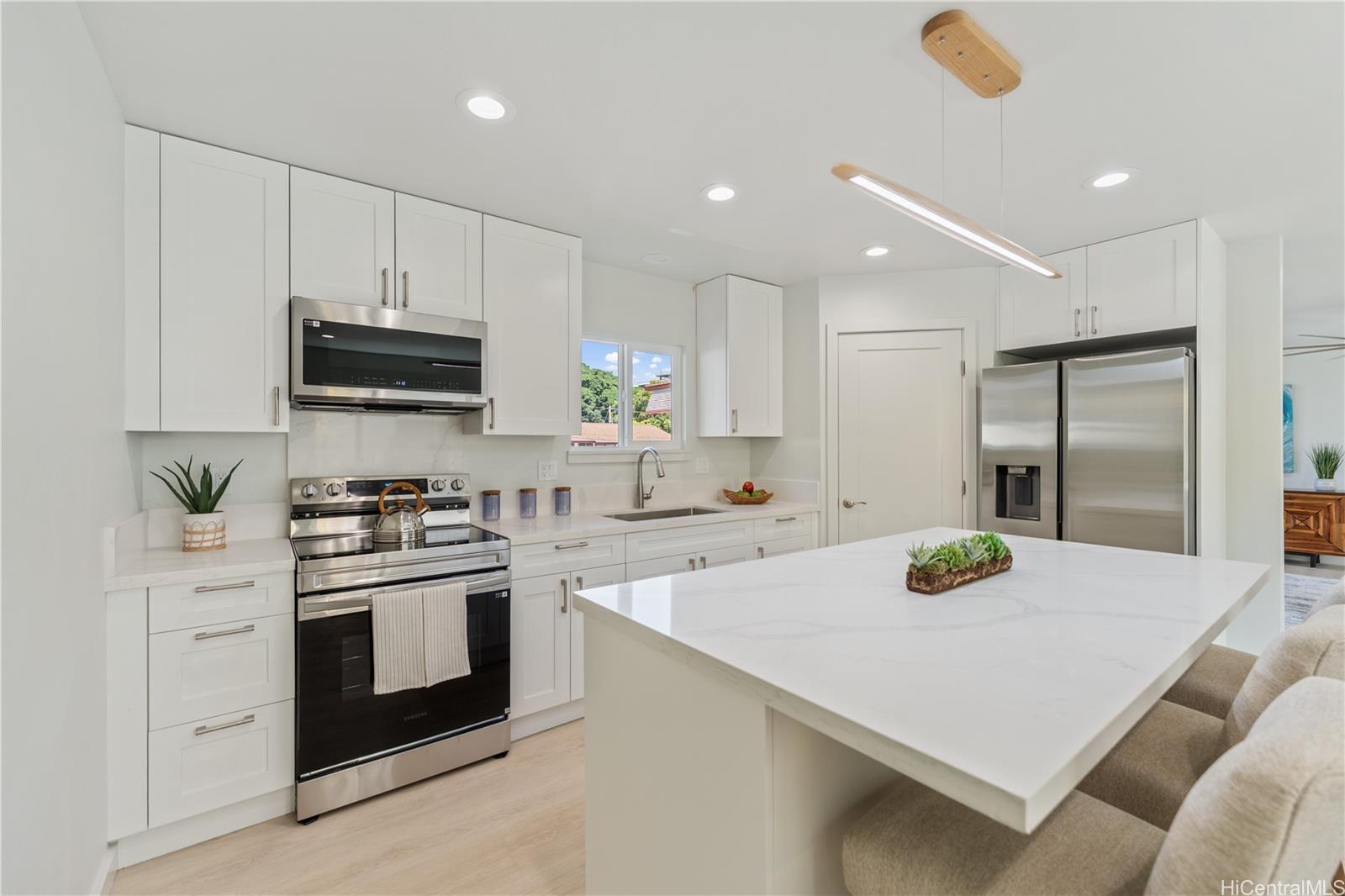 1516  Iao Lane Kapalama, Honolulu home - photo 2 of 25