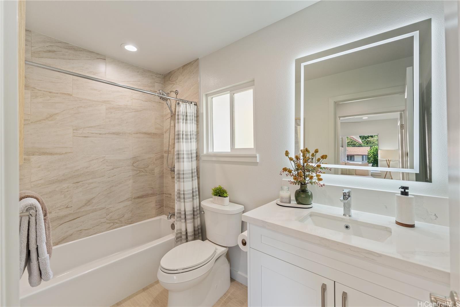 1516  Iao Lane Kapalama, Honolulu home - photo 5 of 25