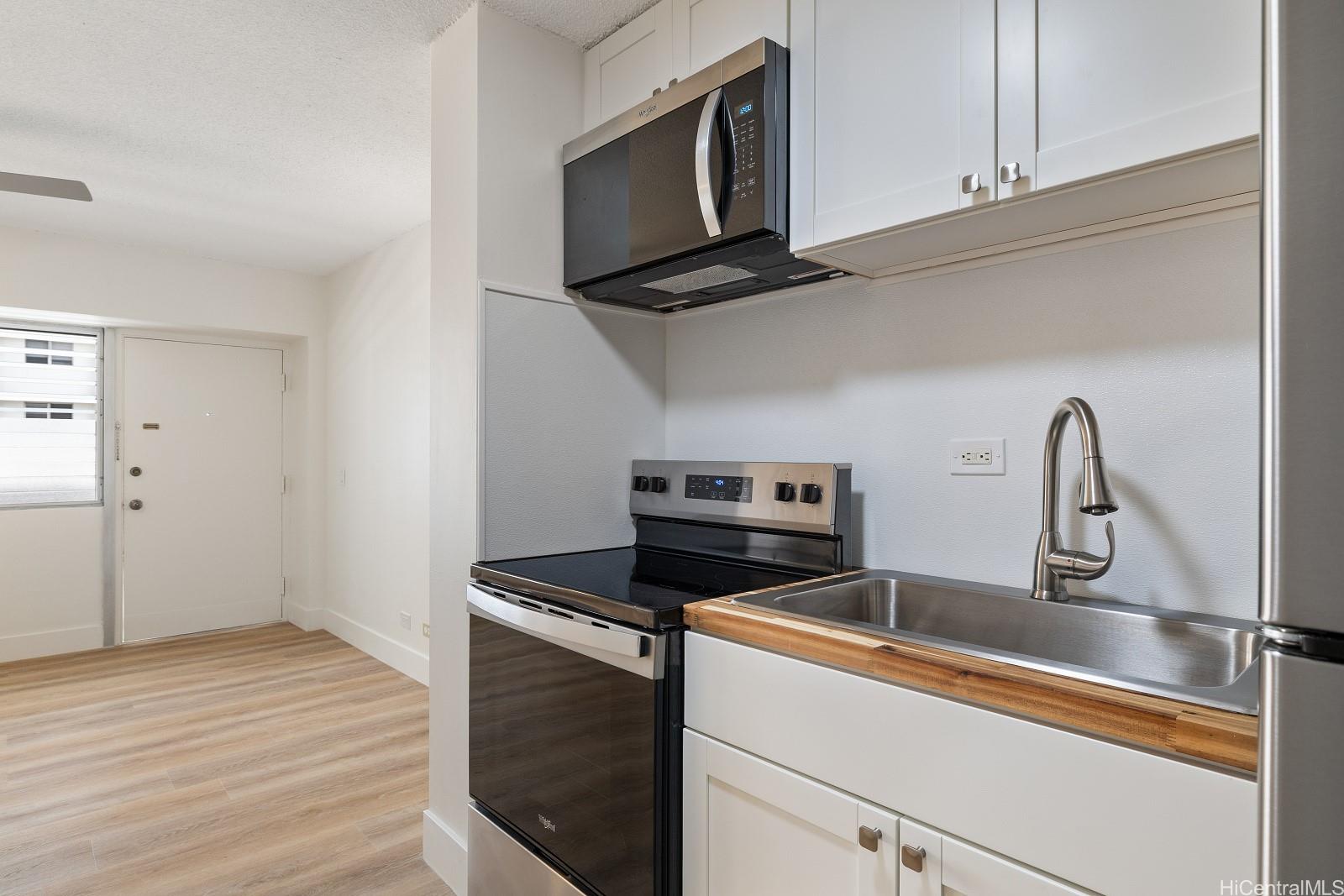 Westview Plaza condo # 302, Honolulu, Hawaii - photo 2 of 19